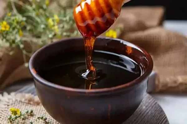 تصویر 3 از عسل صد درصد طبیعی کوهی اردبیل